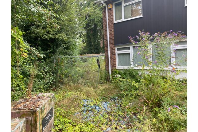 2, Eastheath Gardens, Wokingham photo 2