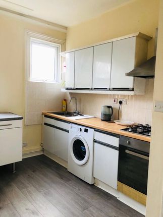 Flat to rent in Church Road, Hendon, London