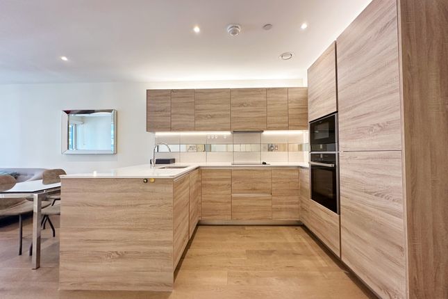 Flat 803, Deveraux House, London photo 2