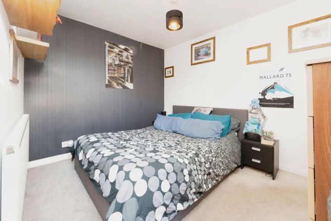 End terrace house for sale in Oregon Way, Luton