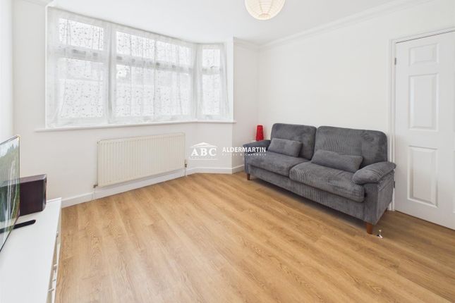 10, Riverdene, Edgware photo 2