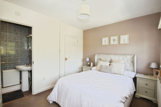 5, Crimscote Square, WARWICK photo 4