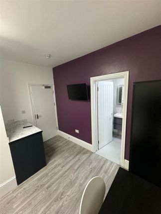 Unit 4, 127, Glenny Road, Barking photo 2