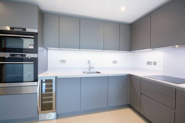 Thumbnail Flat to rent in Conquest Tower, Southwark