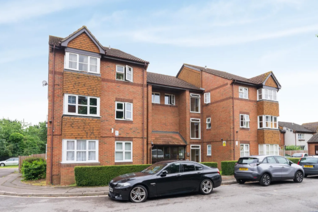 Thumbnail Flat to rent in Knowles Close, West Drayton