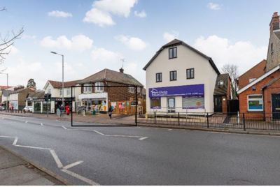 Retail premises to let in Station Square, Flitwick, Bedfordshire