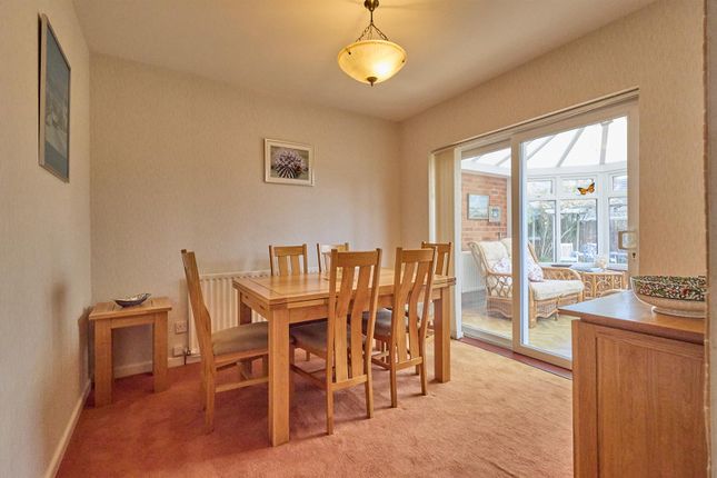 8, De La Bere Crescent, Burbage photo 3
