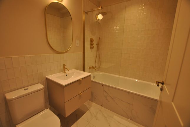 Flat 4, 502, Hoe Street, London photo 4