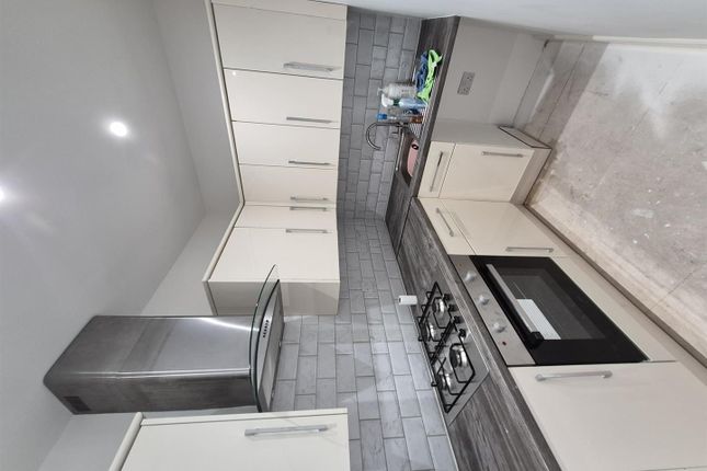 Flat 1, 1, Pier Road, Withernsea photo 2