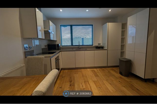 Flat, Plender Street Camden, London photo 2
