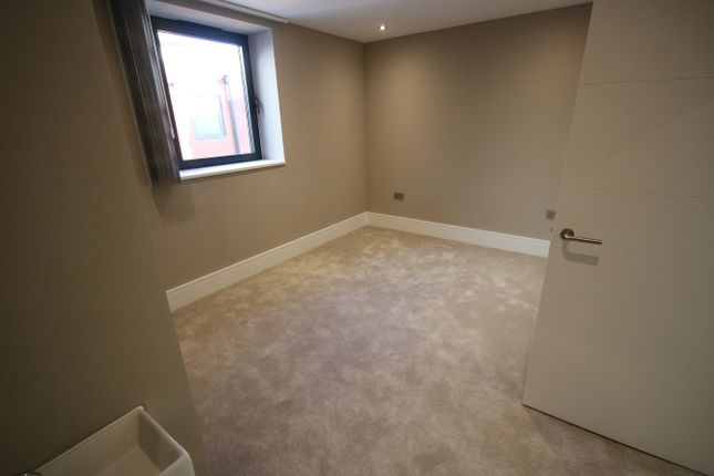 Flat to rent in Kaysquare Court, 1A Heather Gardens, London