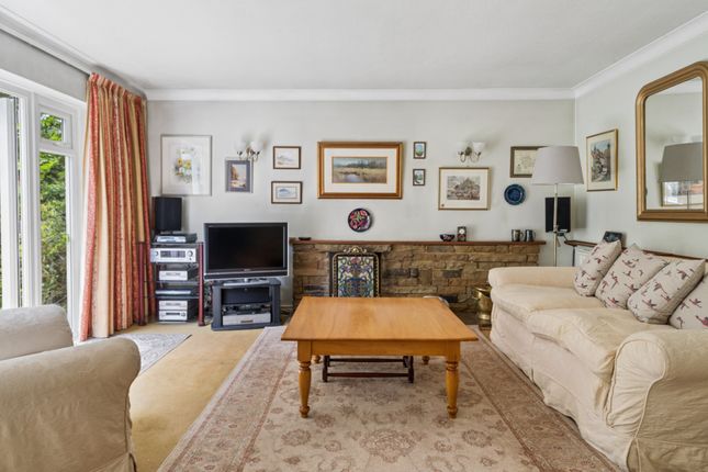 Woodbury, Cheniston Grove, Maidenhead photo 4