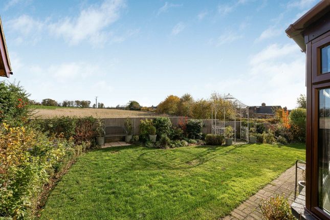 7, Yew Tree Rise, Brackley photo 2