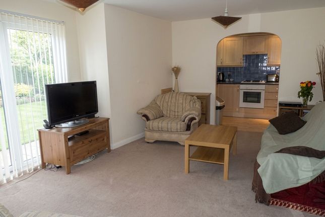Flat 12, Cricket Court, London photo 2