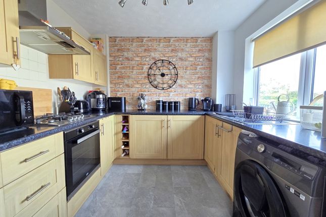 4, Castle Rise, Saltash photo 4