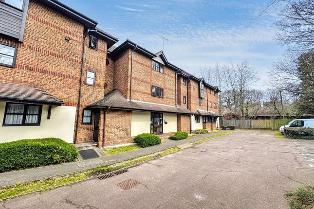 Thumbnail Flat to rent in Osbourne Road, Dartford