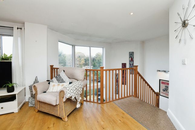 Thumbnail Town house for sale in Uplands Park Road, Rayleigh, Essex