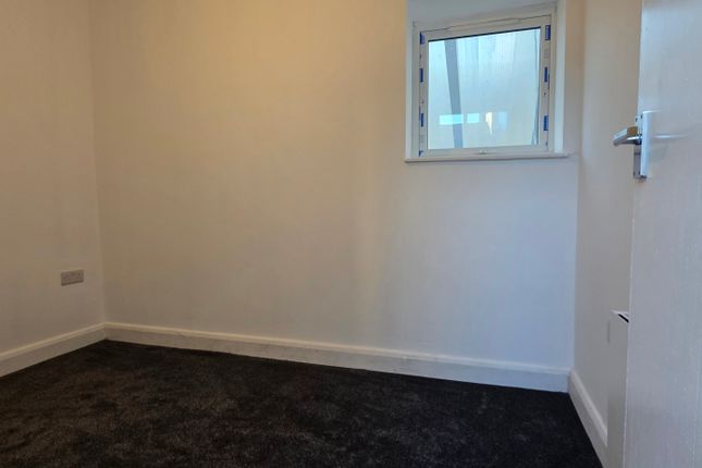 Flat 5, Stockport photo 5