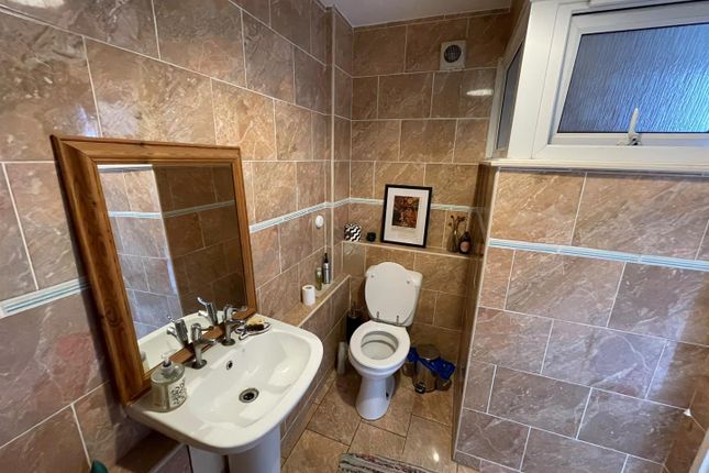 8, Baslow Walk, London photo 3