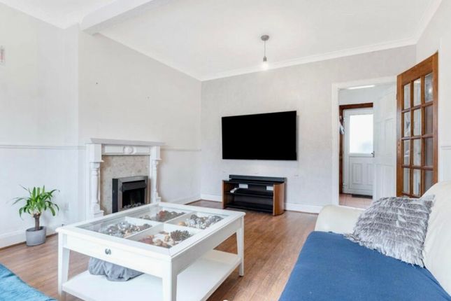24, Moss Side Avenue, Airdrie, Moss Side Avenue, Airdrie, Airdrie photo 3