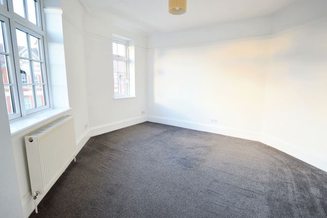Flat to rent in The Broadway, Southend-On-Sea