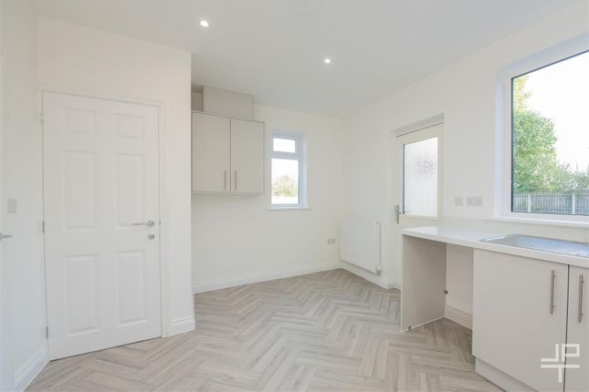 41, Cedar Avenue, Warrington photo 4