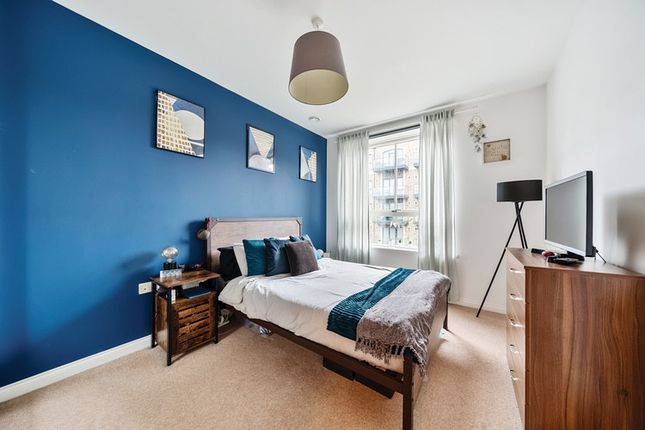 Flat for sale in Concord Court, Chiswick, London
