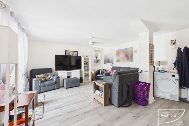 Flat 11, Tor Sands, Paignton photo 2