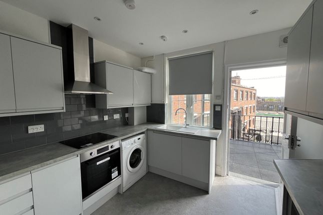 Flat to rent in Arkleigh Mansions, Brent Street, London