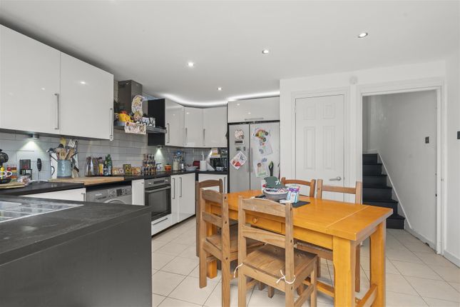 3, Simmonds Rise, Hemel Hempstead photo 2