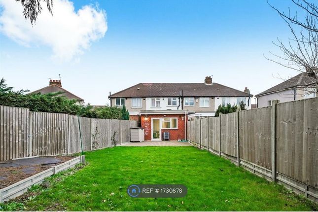 Kingsmead Drive, Northolt photo 3