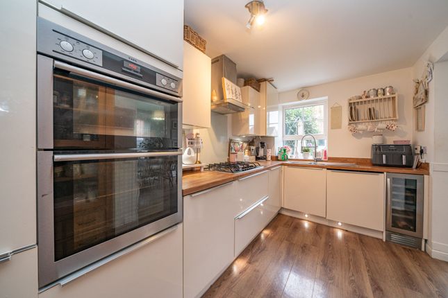 1 Woodwhite Way, Hemel Hempstead photo 3