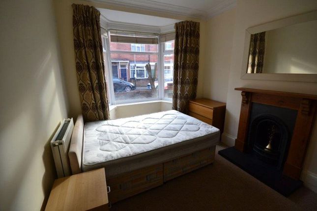 19, Thurlow Road, Leicester photo 2