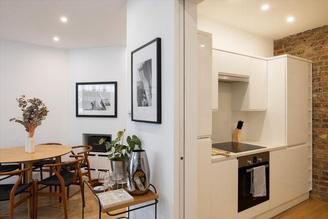 20, Ennismore Mews, London photo 4