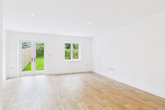 6, Teg Lowarth, Redruth photo 2