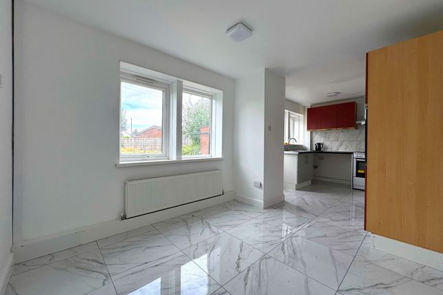 50 Swallow Crescent, Gloucester photo 5