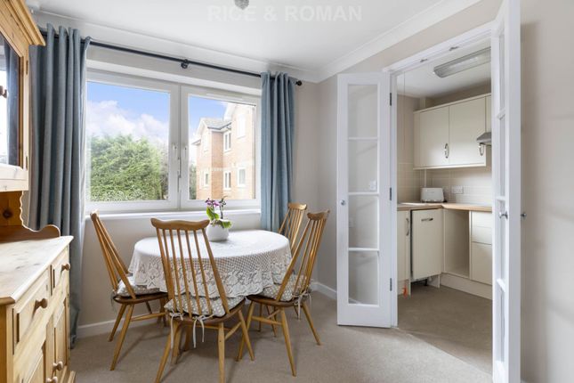 Gibson Court 34, Manor Road North, Esher photo 3
