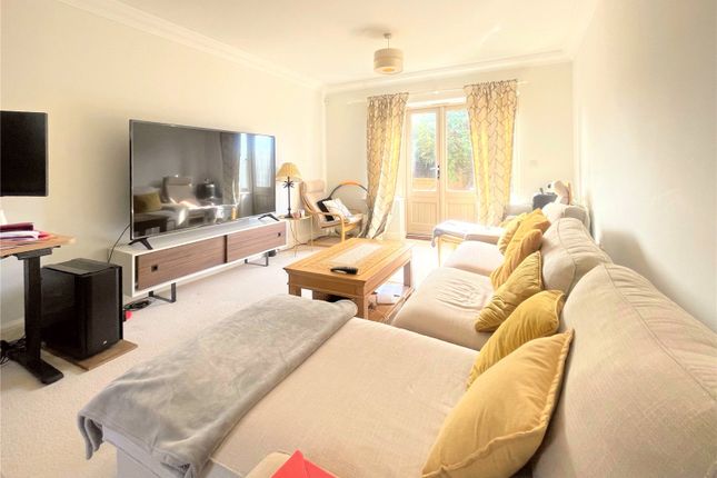 38, Matthews Walk, Gloucestershire photo 3