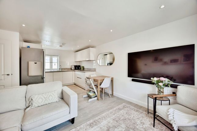 Lounge/Kitchen