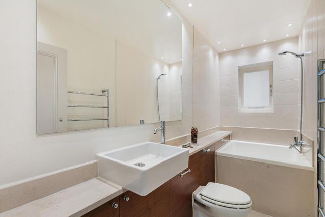 Flat for sale in Sisters Avenue, Clapham Common