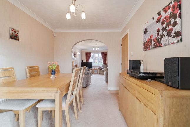 28, Captain Lees Gardens, Bolton photo 4