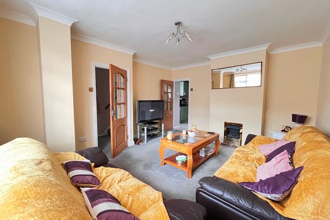 44 Dorking Walk, Romford photo 2