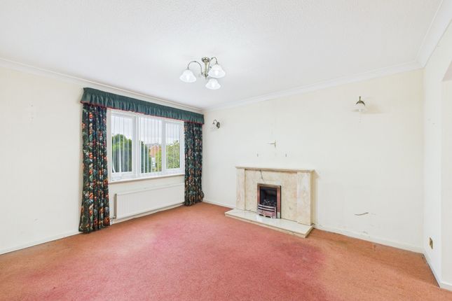 74 Hunts Cross Avenue, Liverpool photo 2