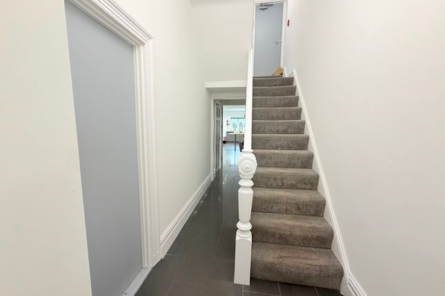 Room 3, 13 Finsbury Terrace, Swansea photo 4