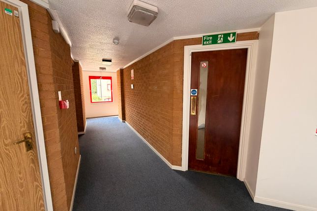 Flat 6, Eleanor Way, Waltham Cross photo 2