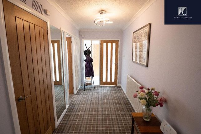 12, Fraser Gardens, Kirkintilloch photo 3
