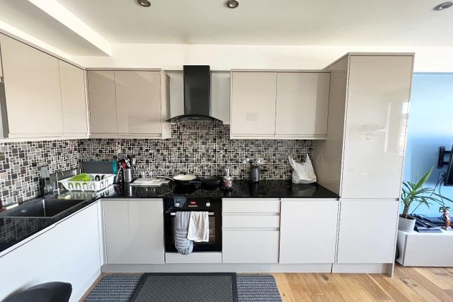 Flat to rent in Freight Building, Mount Pleasant, Wembley