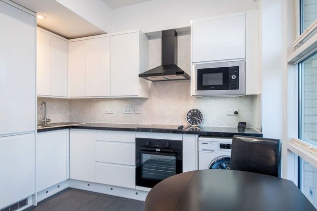 Flat 2, Quay View Apartments, Arden Crescent, London photo 4