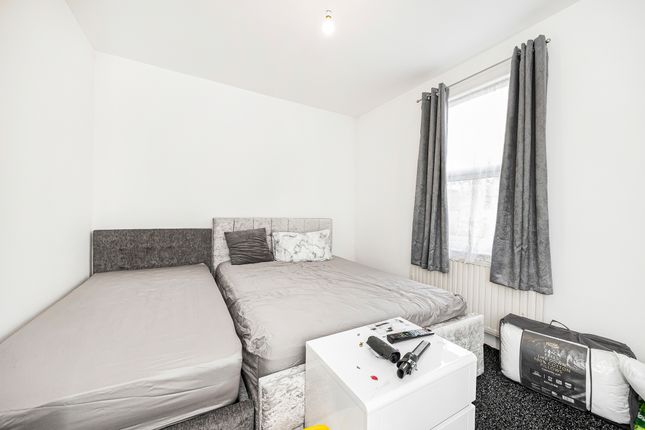 End terrace house to rent in Argyll Road, Grays