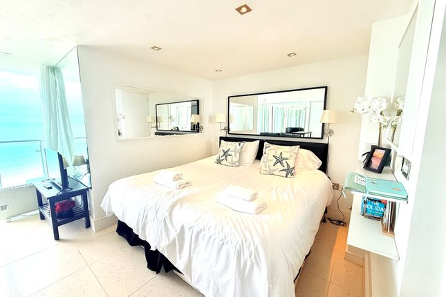 Studio flat on Apartment, Newquay, £1,100/mo